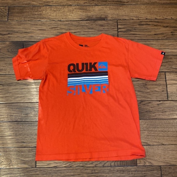 Lot is 3 1 long sleeve and 2 short sleeve t-shirts - Picture 4 of 7